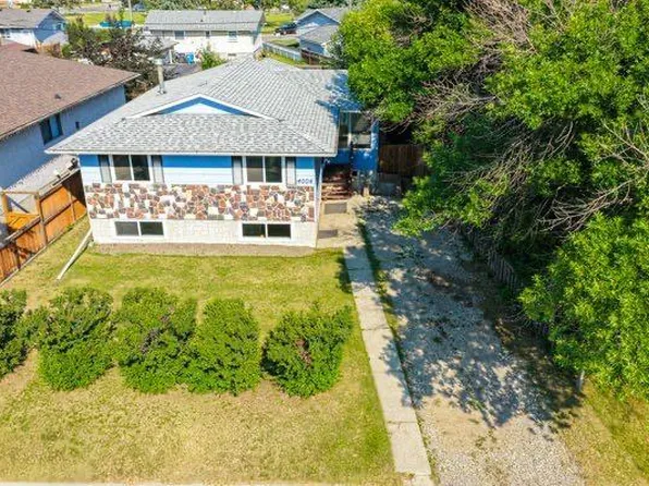 4004 W 79th St NW, Calgary, AB T3B 2N8
