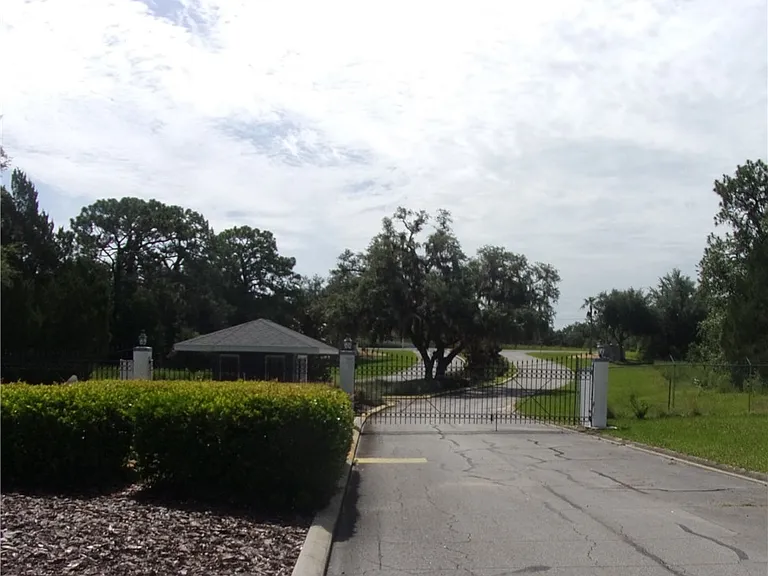 10494 S Drew Bryant Cir — Photo 34