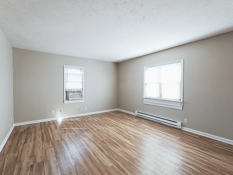 3426 Starr St #B — Photo 2