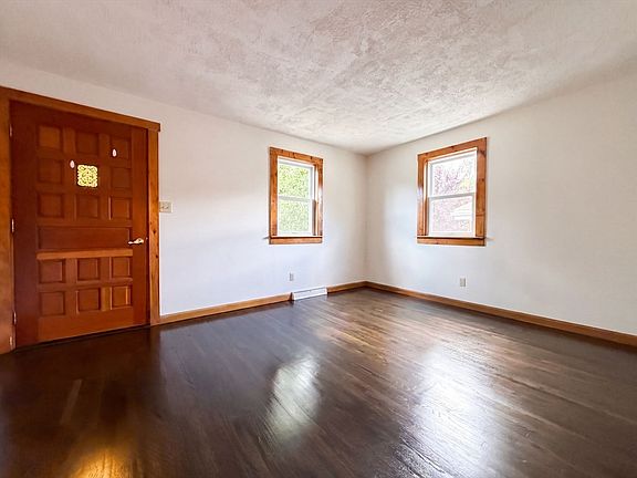 3rd image of 17 Monarch St