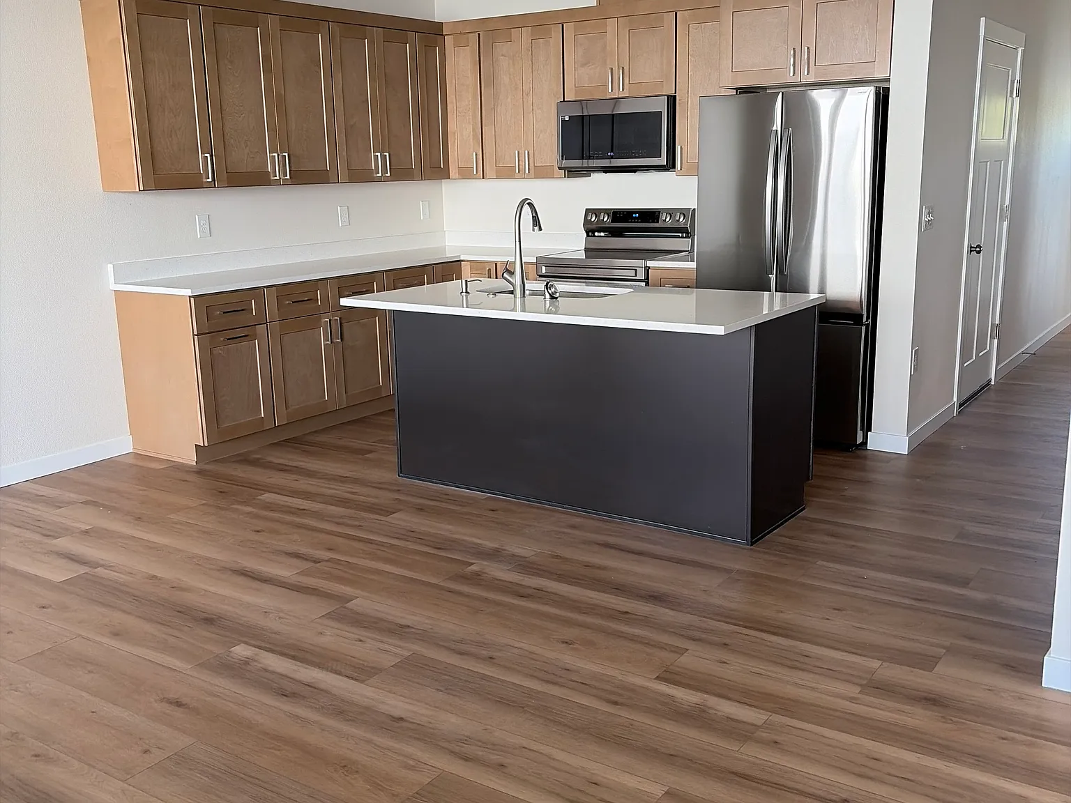 2 bed, 2.5 bath, 1500 sqft, $1,900 — Photo 3