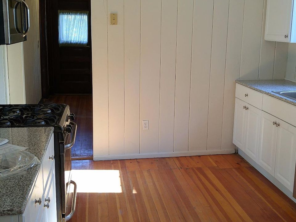 2nd image of 21 Beech St #23