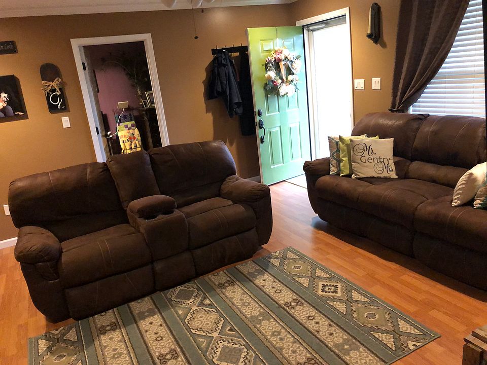 1st image of 142 Rolling Meadows Dr