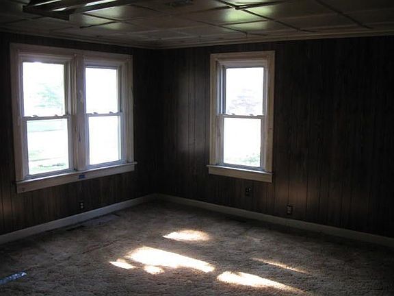 4th image of 438 Portz Ave