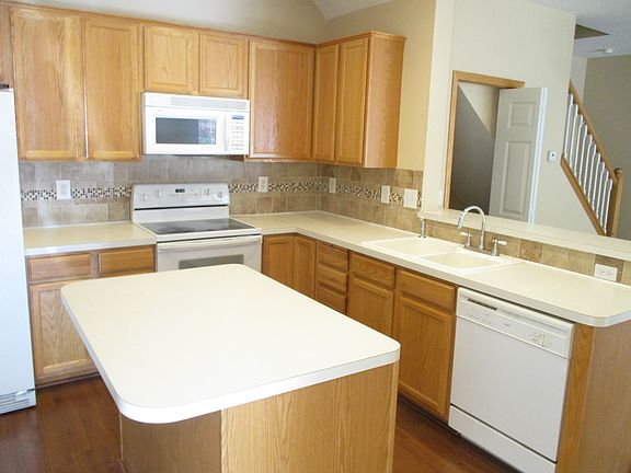 3rd image of 5305 Oriole Dr