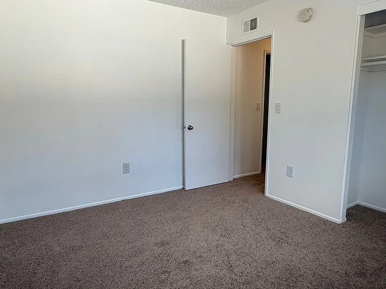 2702 W Aurora St — Photo 12