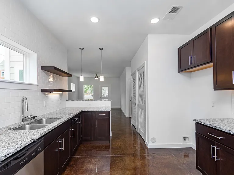 1426 Porter St #A — Photo 3