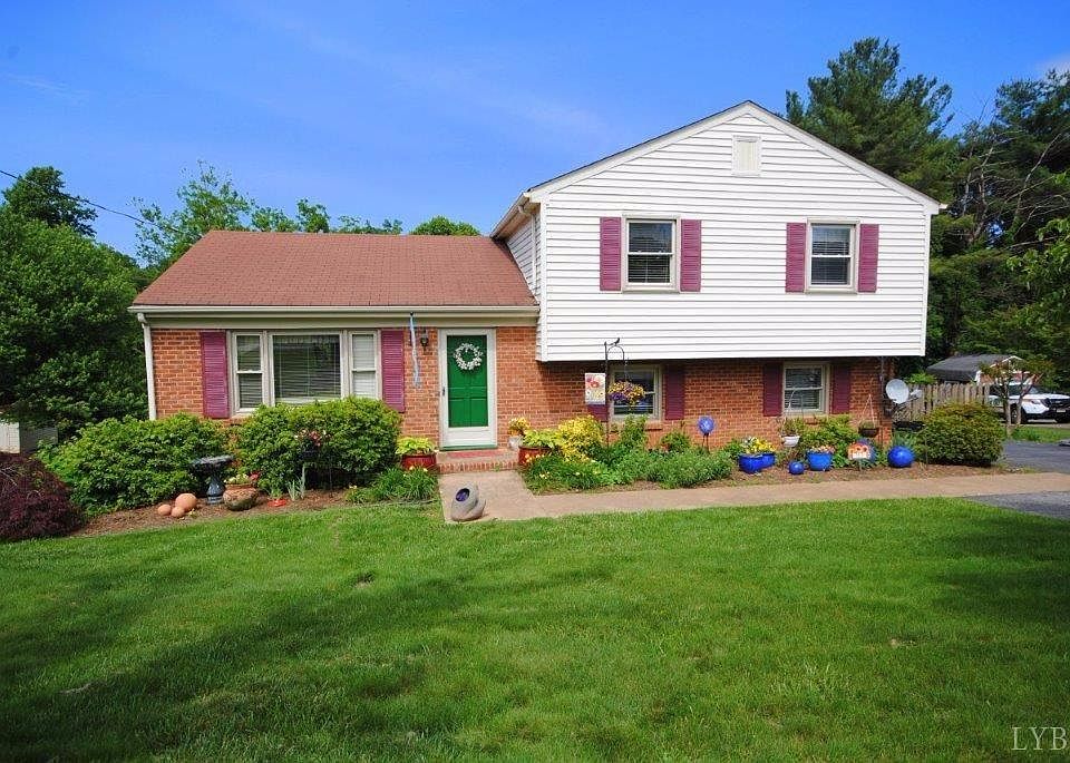 1st image of 113 Maple Hills Dr