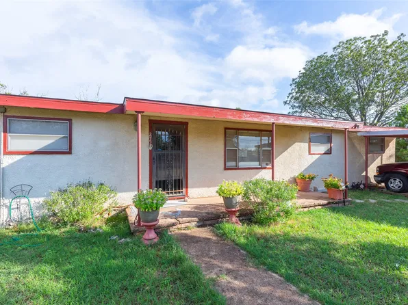 245 Concho St, Tye, TX 79563