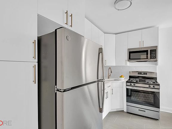 4th image of 3315 81st St APT 6B