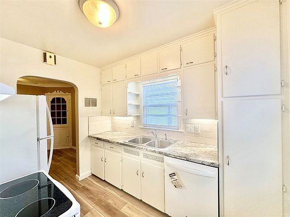 3rd image of 3018 E Ave NE