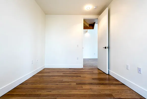 Rented by Nooklyn NYC LLC | media 13