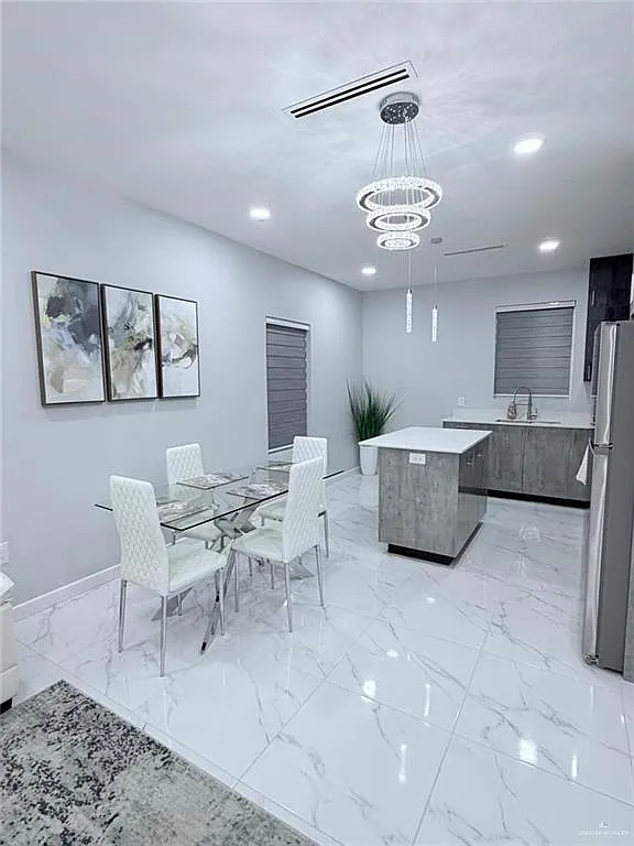 3 bed, 2.0 bath, 1200 sqft, $1,800 — Photo 3
