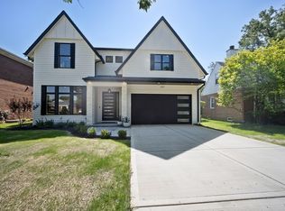 237 Montgomery Ln, Glenview, IL
