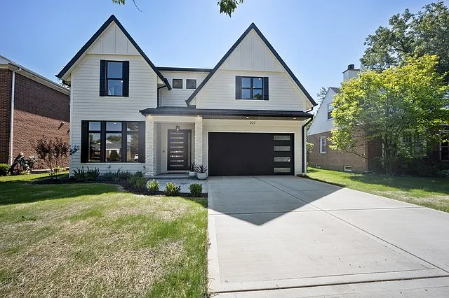 237 Montgomery Ln photo 1