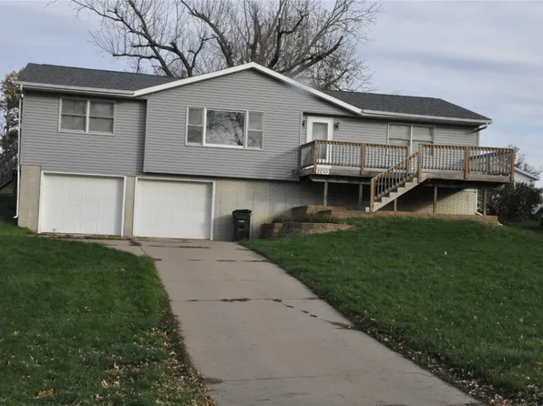 2255 16th St NW, Cedar Rapids, IA 52405