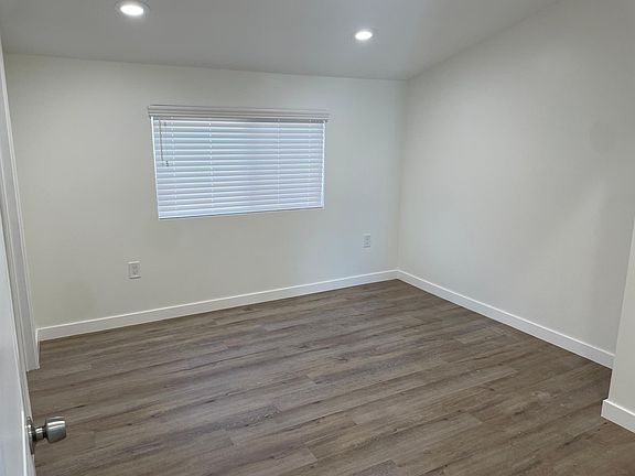 4th image of 5248 Craner Ave