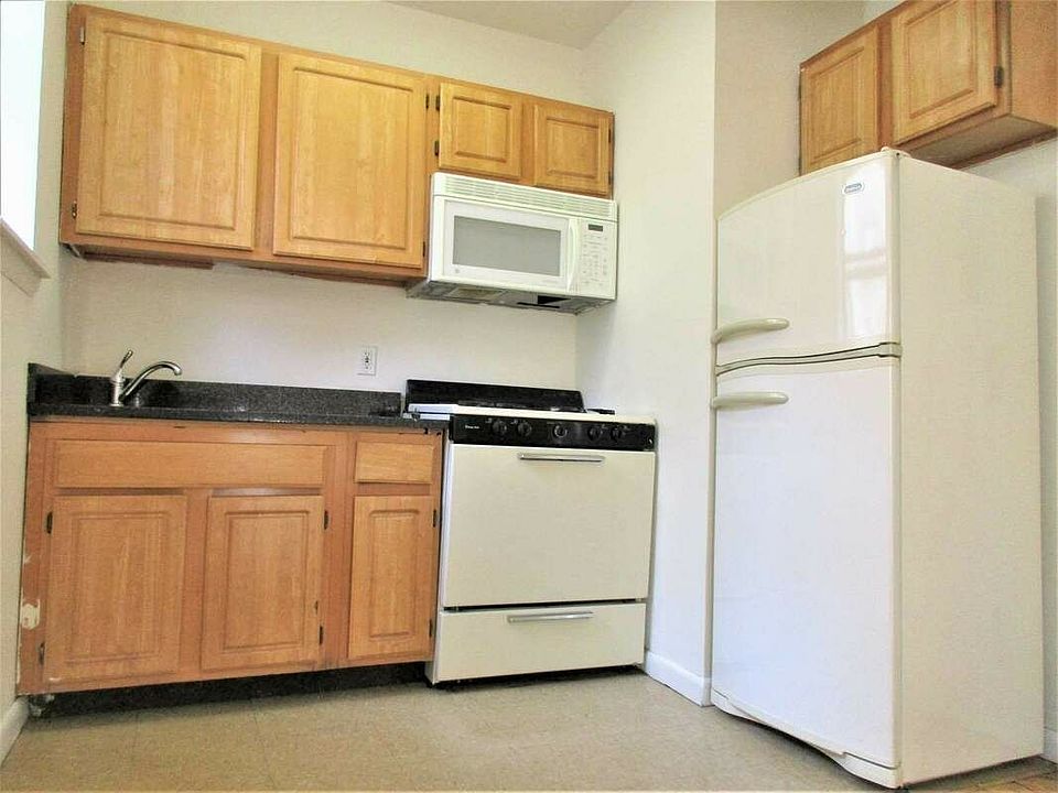 2nd image of 333 E 108th St #3CC