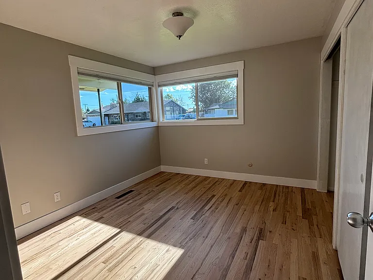 1884 Virginia Ave — Photo 10