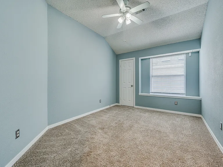 804 Santa Fe Trl — Photo 14