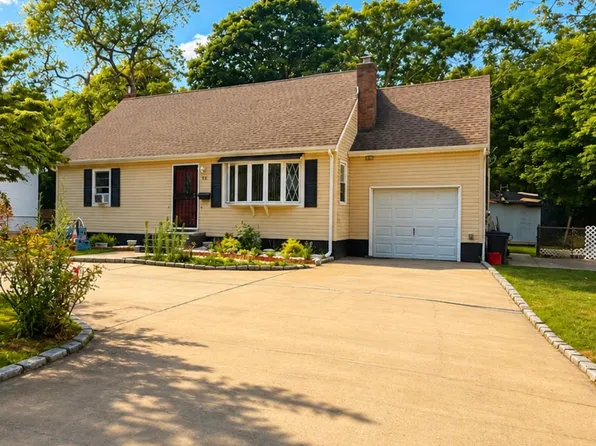 30 Dow Street, Central Islip, NY 11722