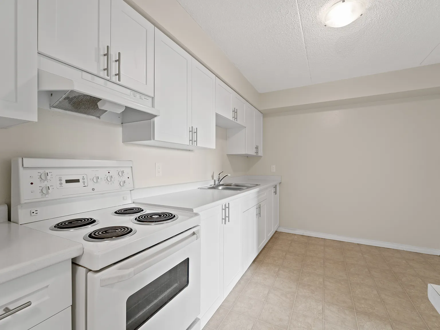 Frances Tower Apartments — Photo 1