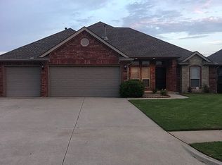 546 W Chickasaw Court Way, Mustang, OK 73064