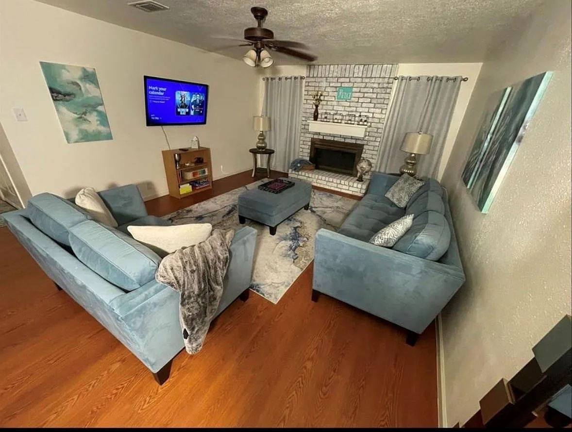 4 bed, 2.5 bath, 1693 sqft, $1,900 — Photo 2