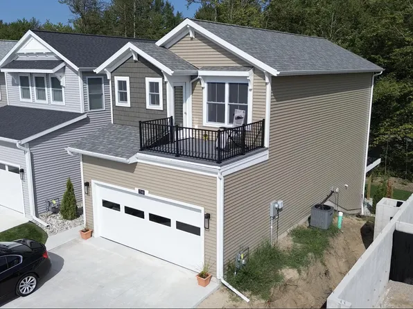 7248 Atwater Dr, Spring Lake, MI 49456