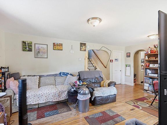 5th image of 515 NE 6th St