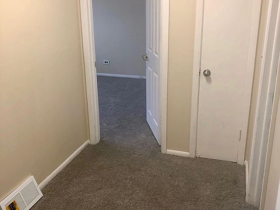 4th image of 2025 Williamsburg Dr
