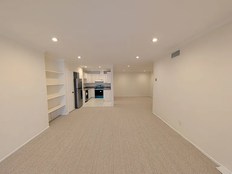 415 Montana Ave — Photo 6