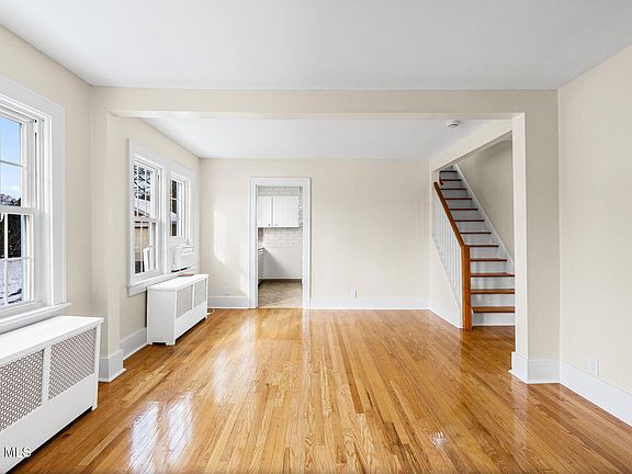 4th image of 7 Westlane Road