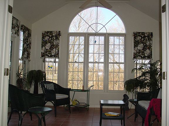 Bright sun room - nature lovers retreat. 