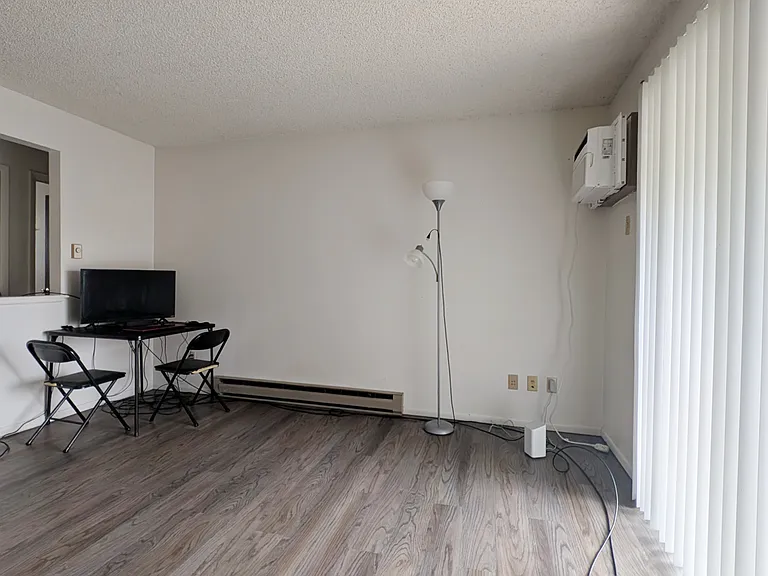 1678 Riverside Ave #12 — Photo 9