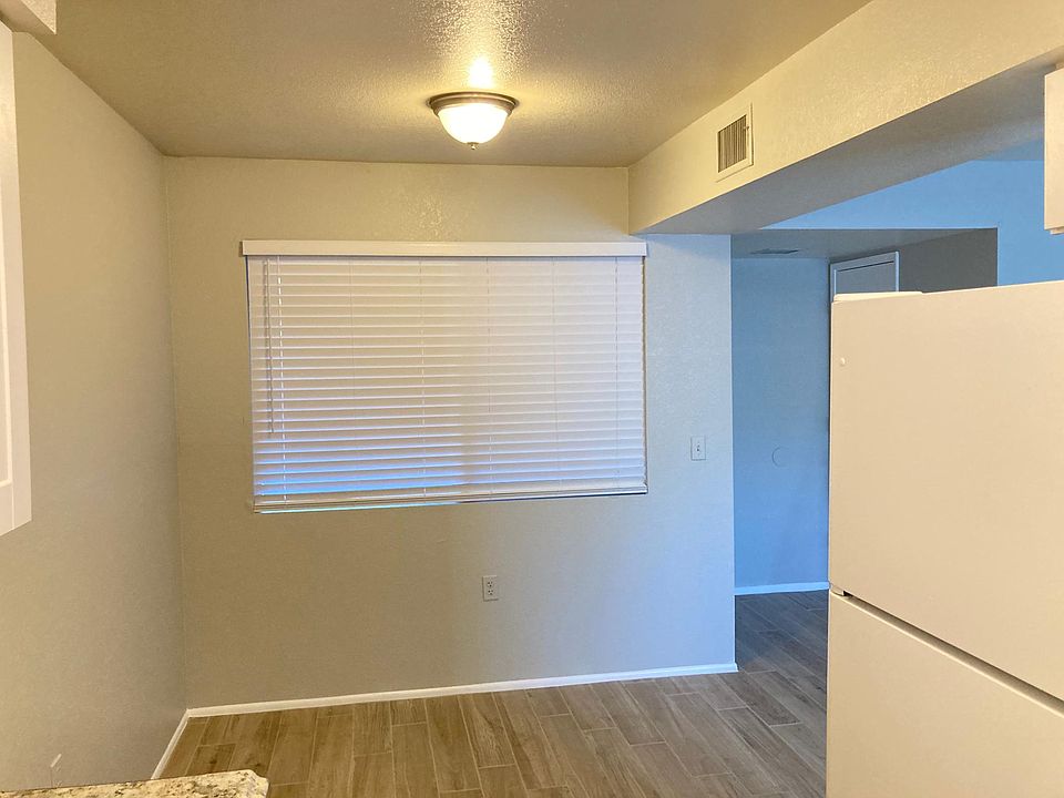 Dining area off kitchen