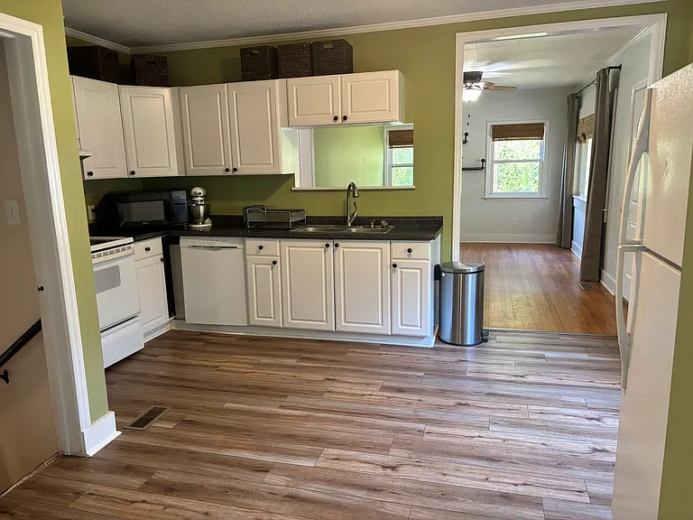 1470 Central Dr — Photo 7