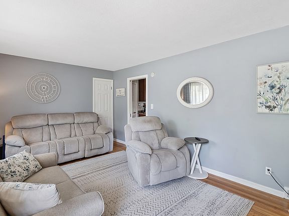 3rd image of 501 Chester Rd