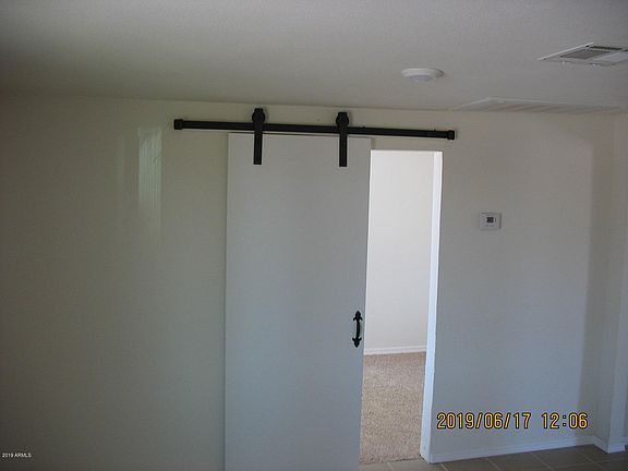 5th image of 260 W Walton Ave