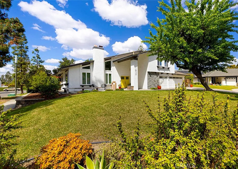1652 N Pala Pl