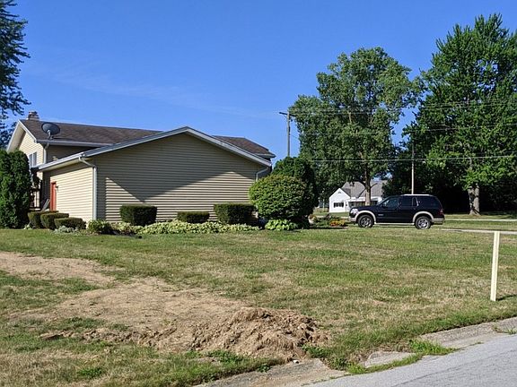 3rd image of 3795 S Amblewood Cir