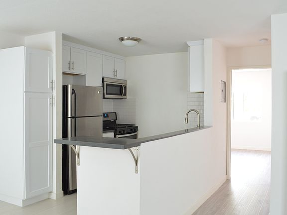 4th image of 441 N Virgil Ave APT 8