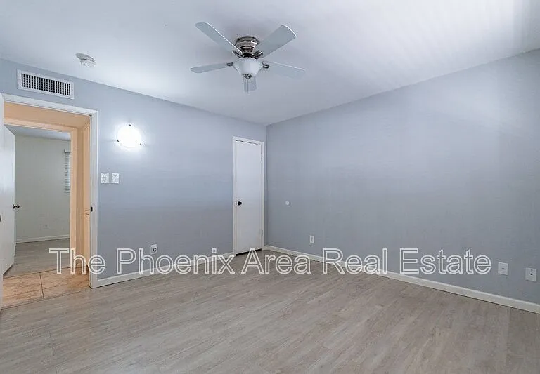 1001 E Campus Dr — Photo 10
