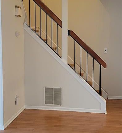 5th image of 6107 N Oaks Blvd