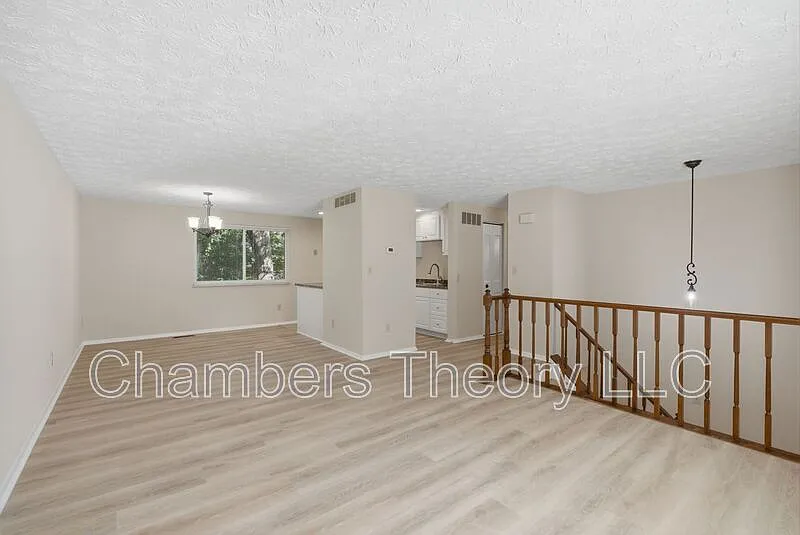 3 bed, 2.0 bath, 1034 sqft, $3,100 — Photo 4