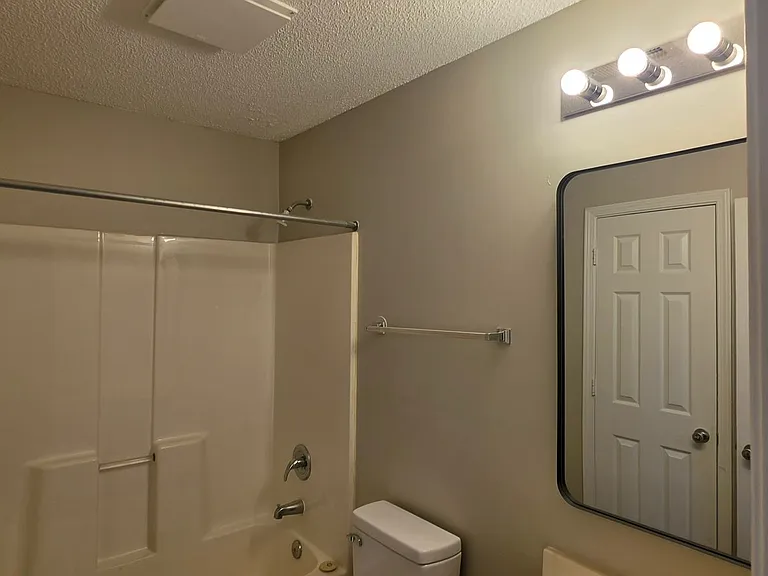 906 Howard St — Photo 17