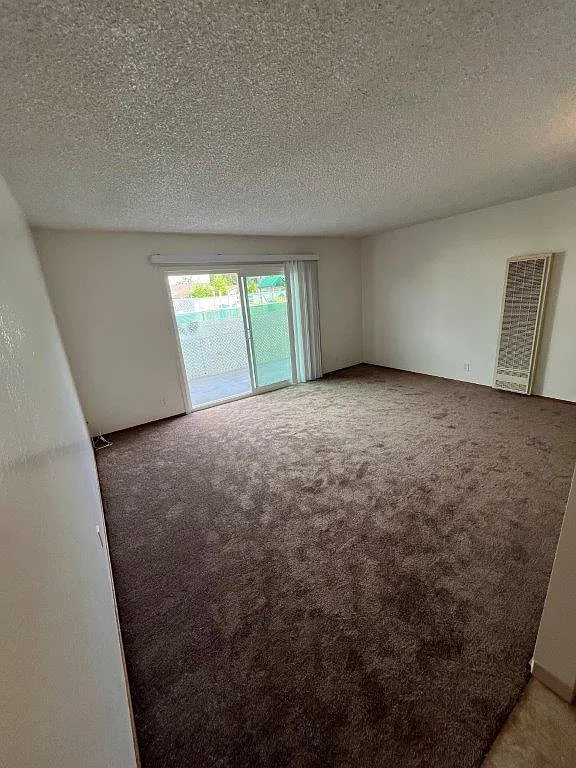 2 bed, 950 sqft, $2,100 — Photo 2