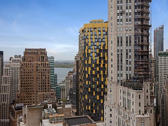 5th image of 75 Wall St APT 36G
