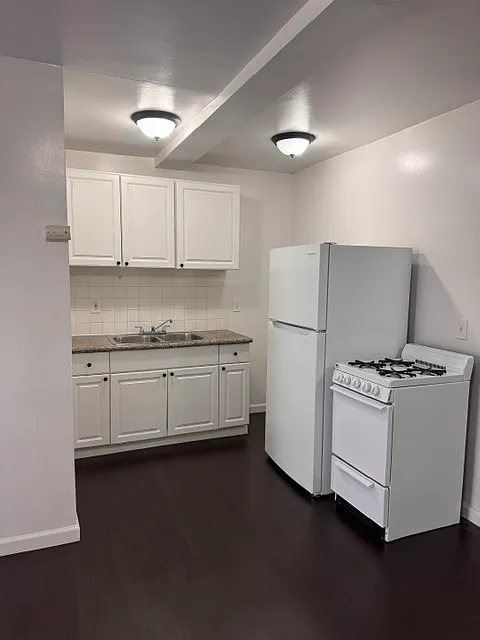 Building Photo - 3711 S Western Ave #9
