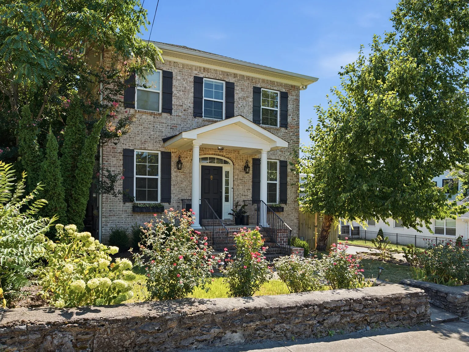 4 bed, 4.5 bath, 2467 sqft, $8,500 — Photo 3